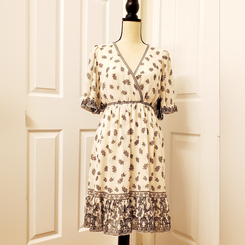 NWT Beautiful Max Studio size M cream with black floral print flowy midi dress!